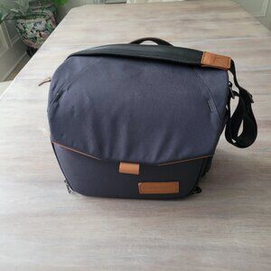 Vanguard Versatile Camera Tech Shoulder Bag Padded DSLR Mirrorless Urban